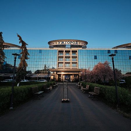 Hotel Uzhgorod Buitenkant foto